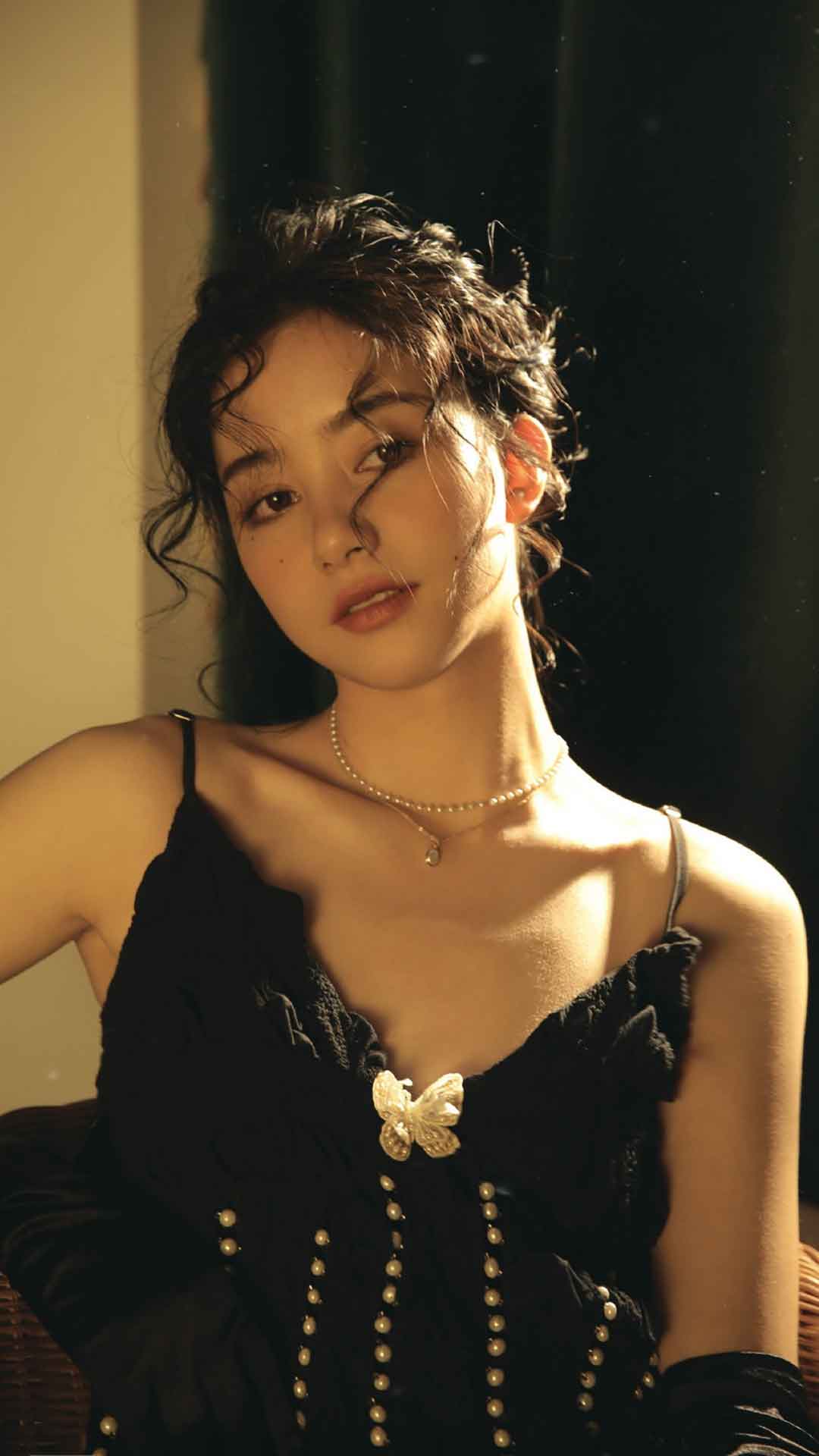 卷发复古港风美女优雅写真01