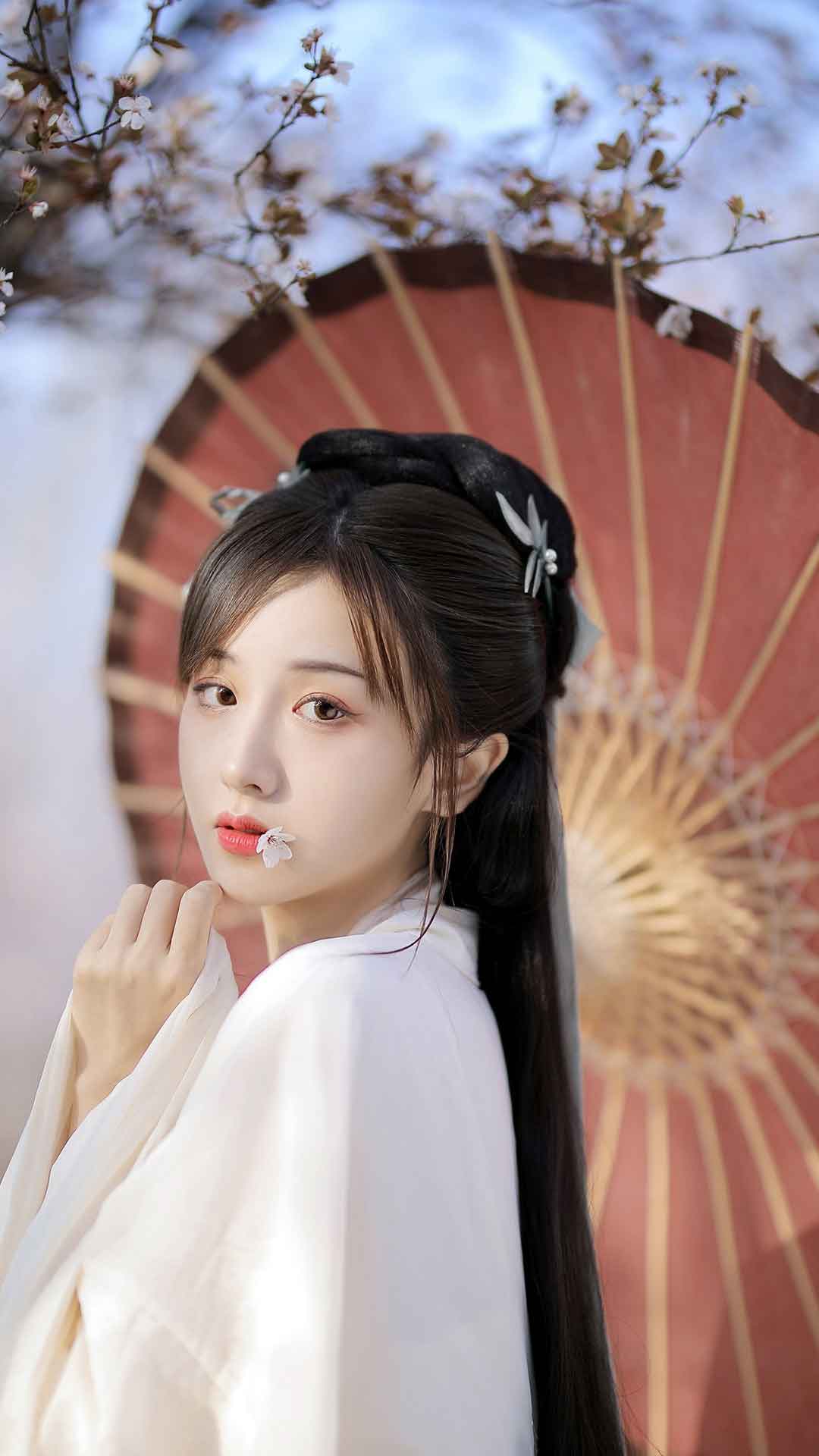 白衣温柔汉服美女优雅写真