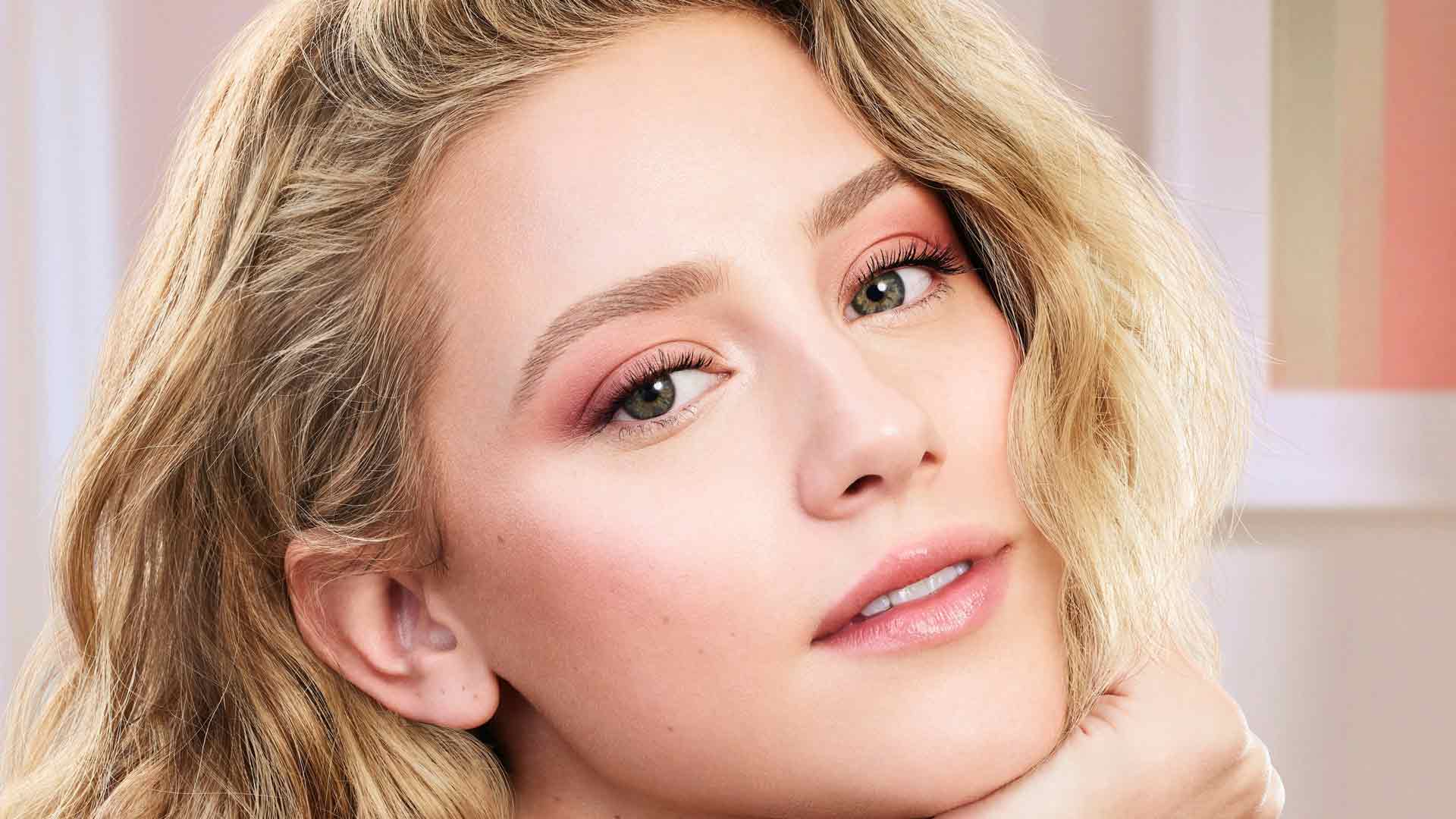 莉莉·莱因哈特肖像4K壁纸