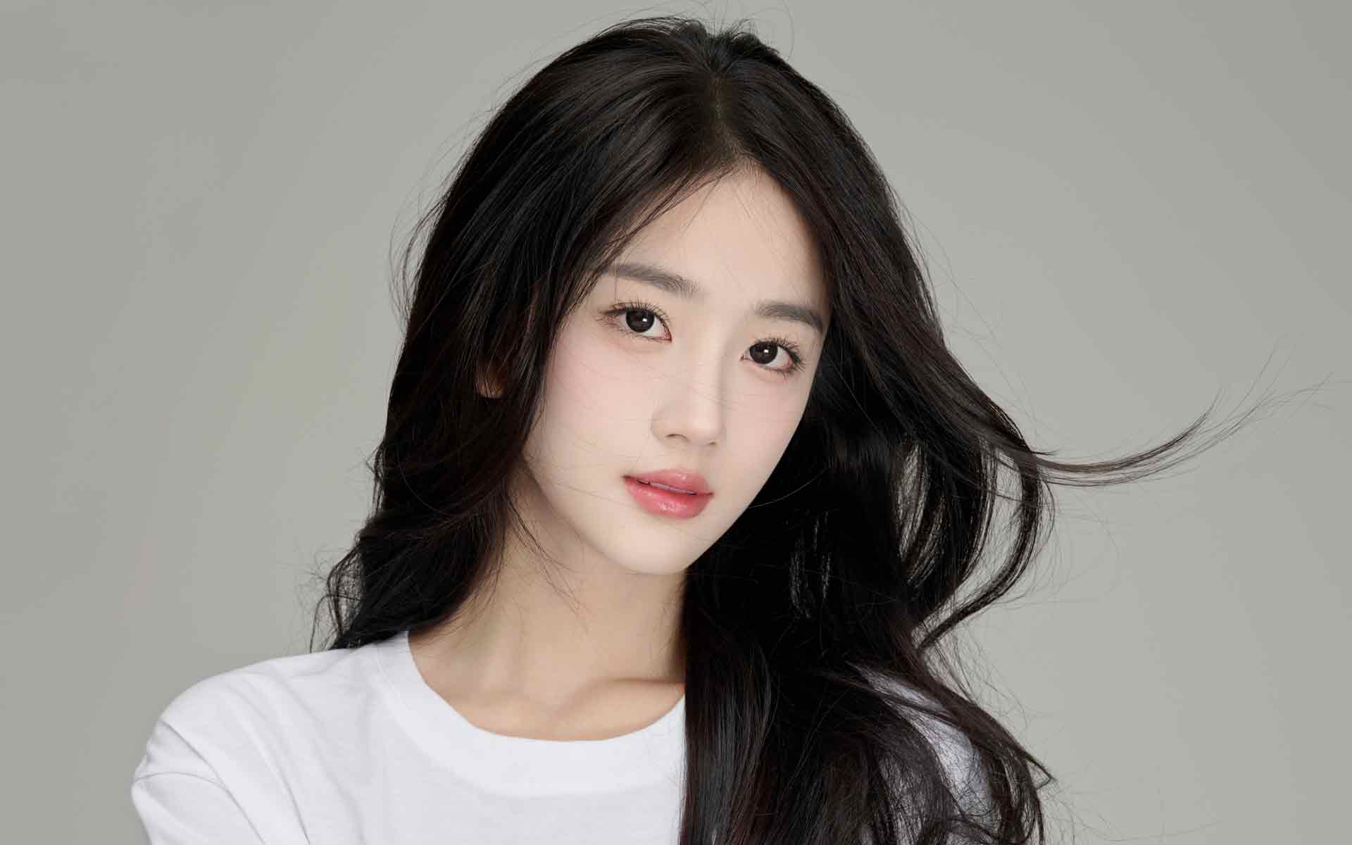 长发清纯美女潘敏4K壁纸