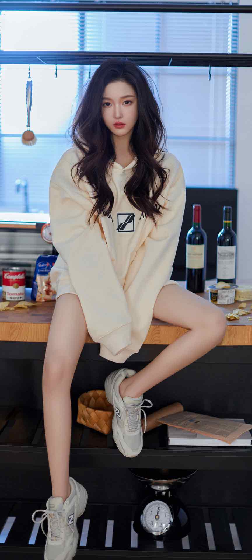 坐在吧台上，美腿，长发，气质，漂亮，小姐姐高清写真手机壁纸图片