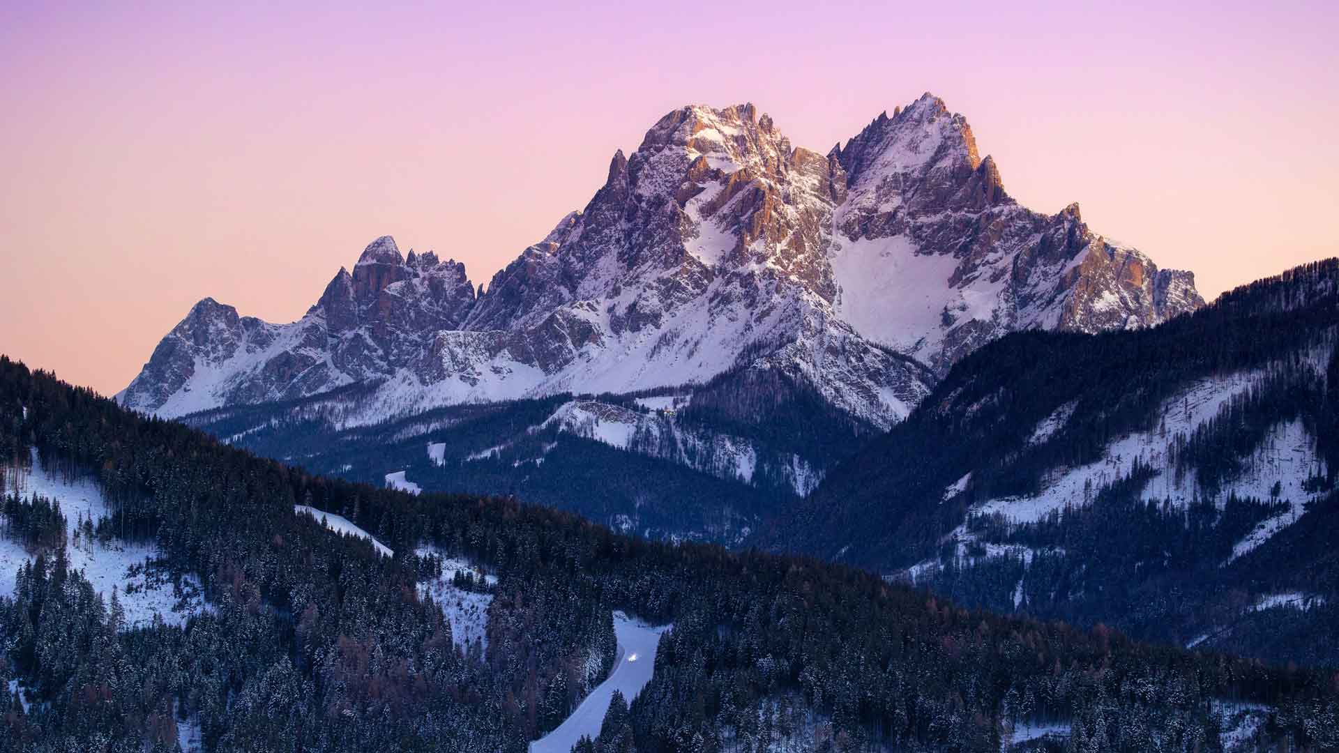 雪山山坡黄昏森林峰意大利