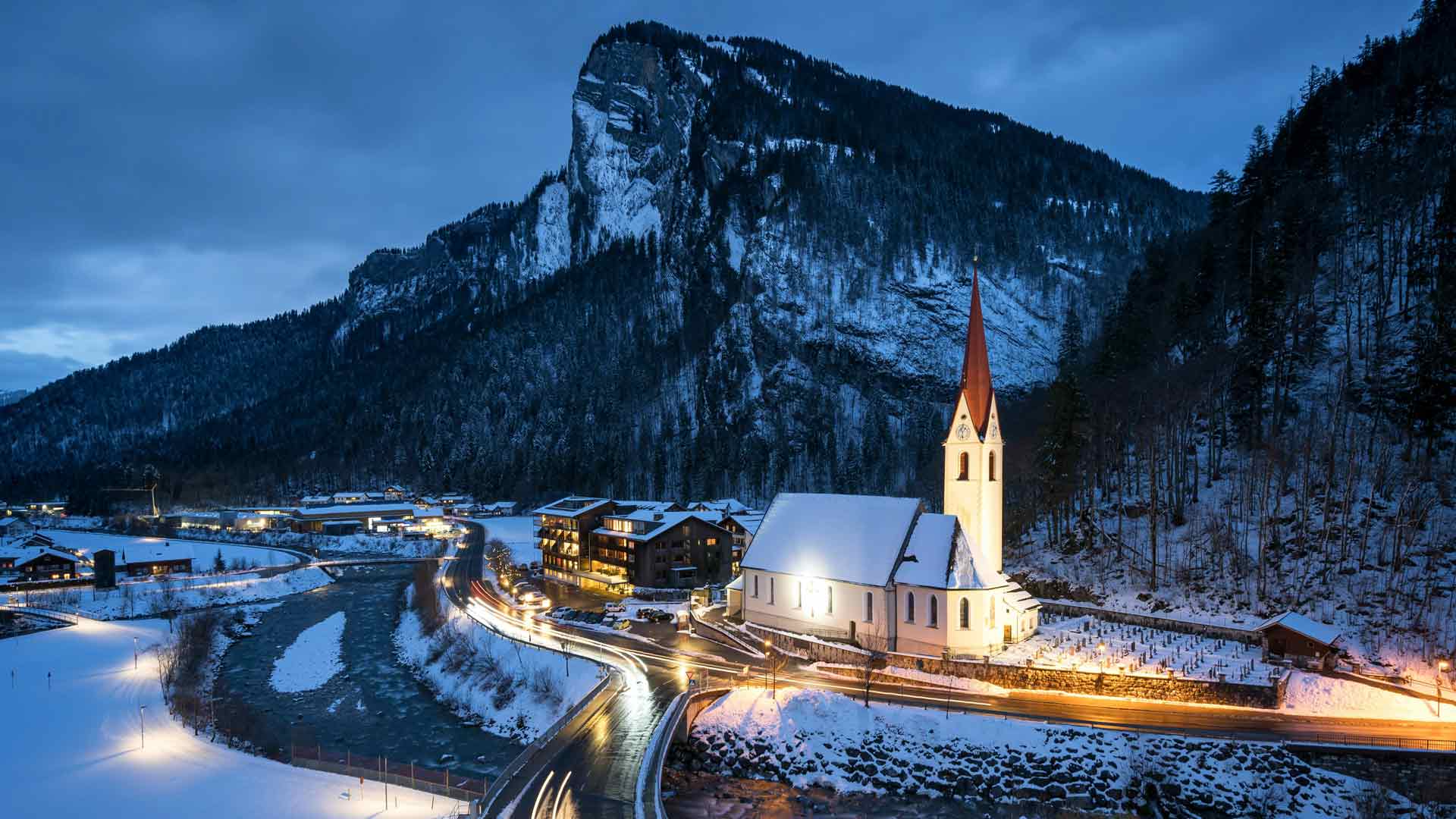 冬季山谷夜教堂福拉尔贝格州奥地利