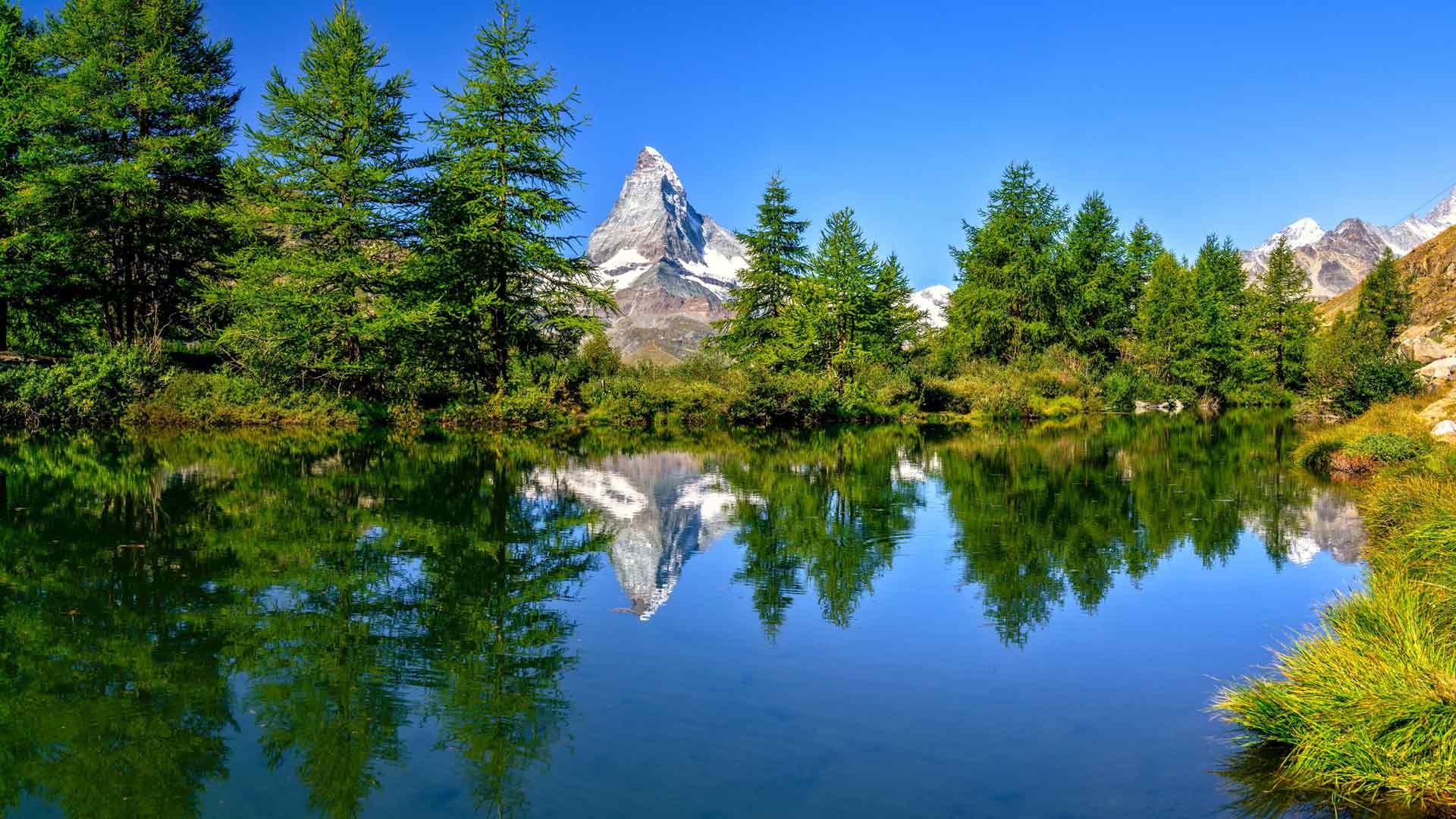 加拿大公园自然山湖树木倒影