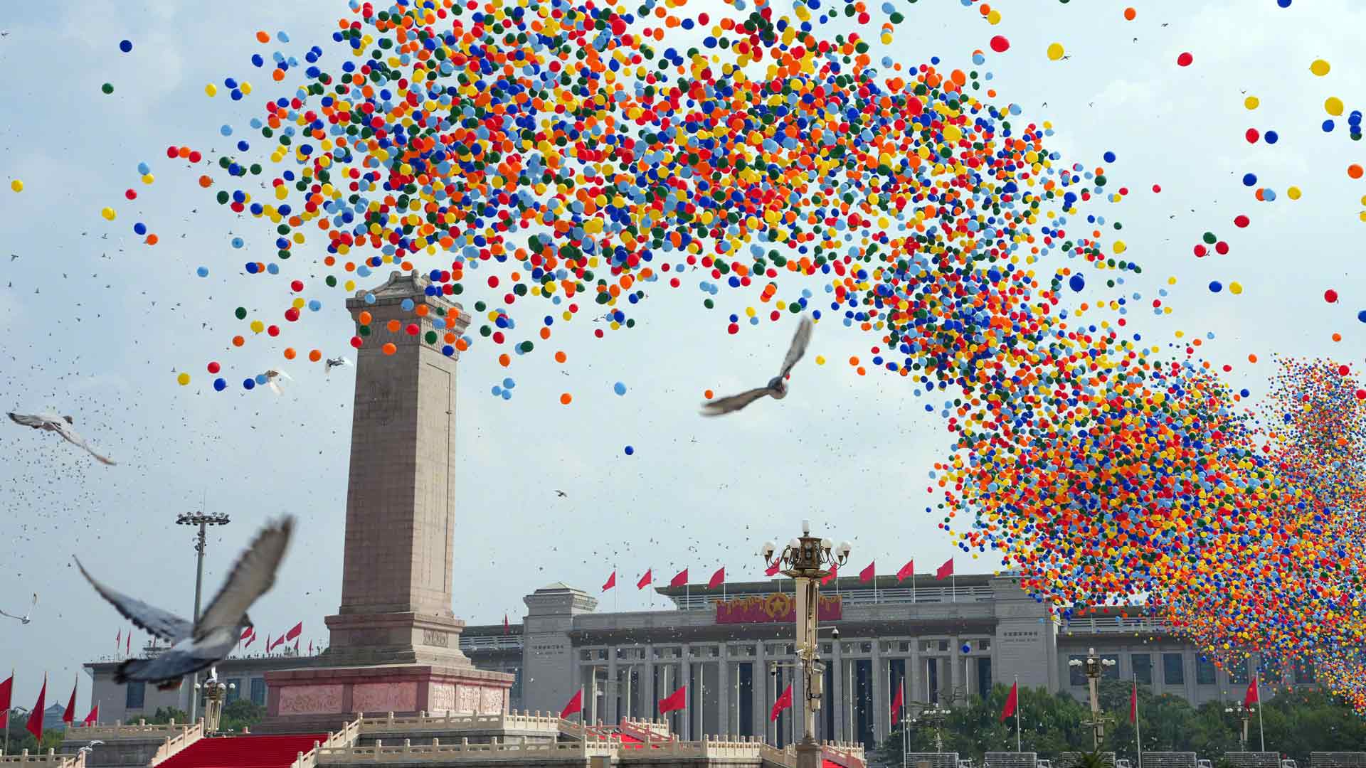 中国胜利日阅兵和平鸽与彩色