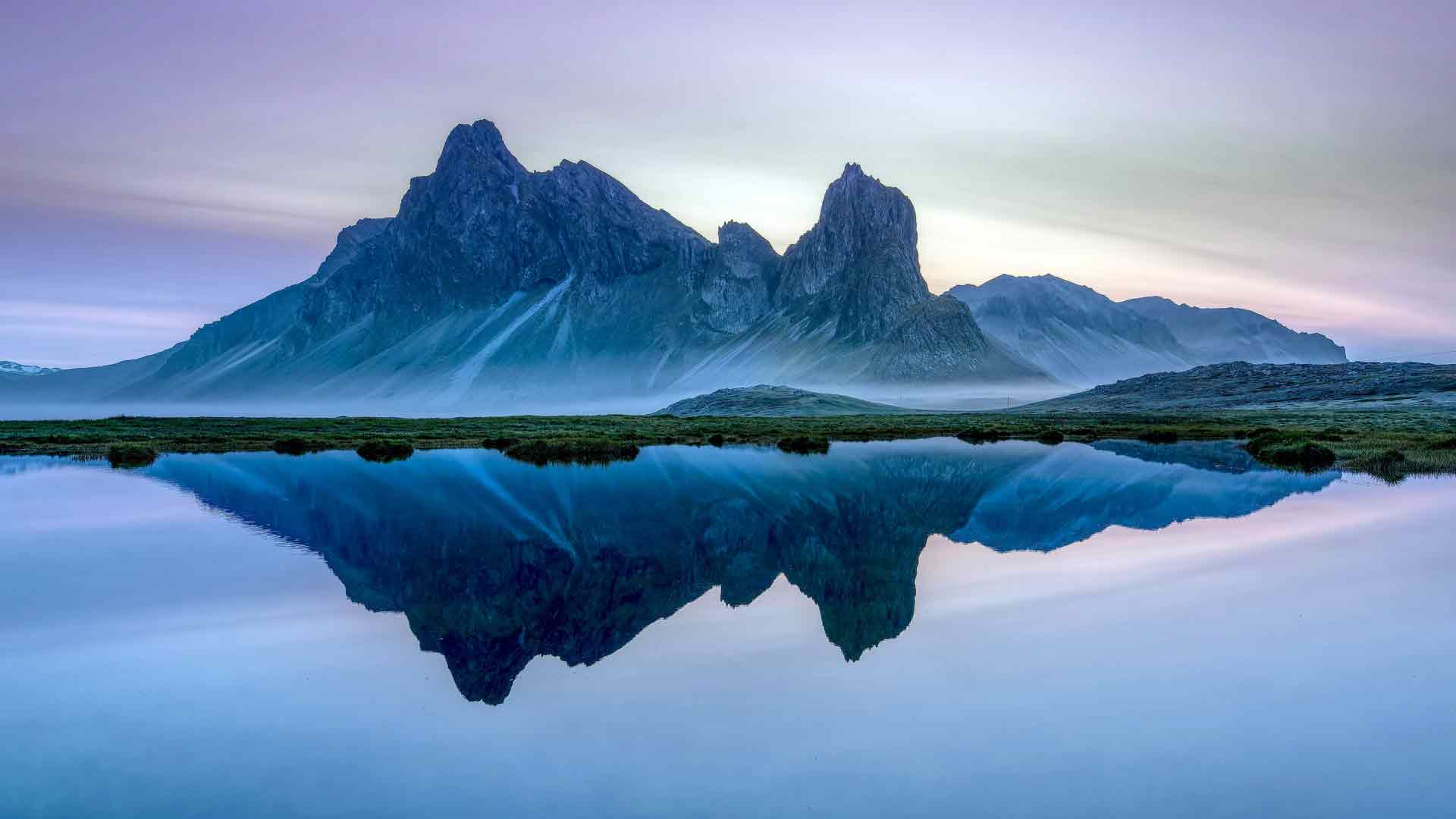 旅行山峰冰川湖泊倒影