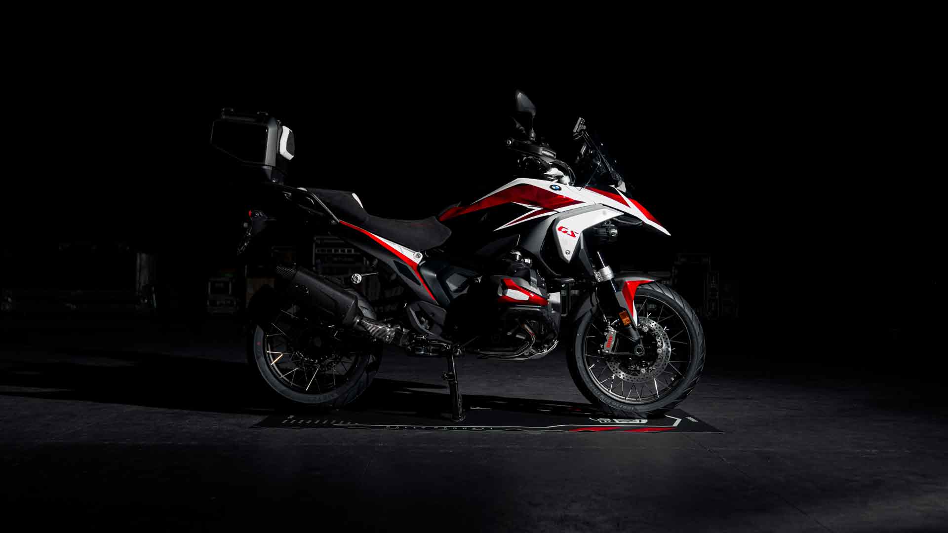 宝马 R 1300 GS 三重黑色 2025 壁纸