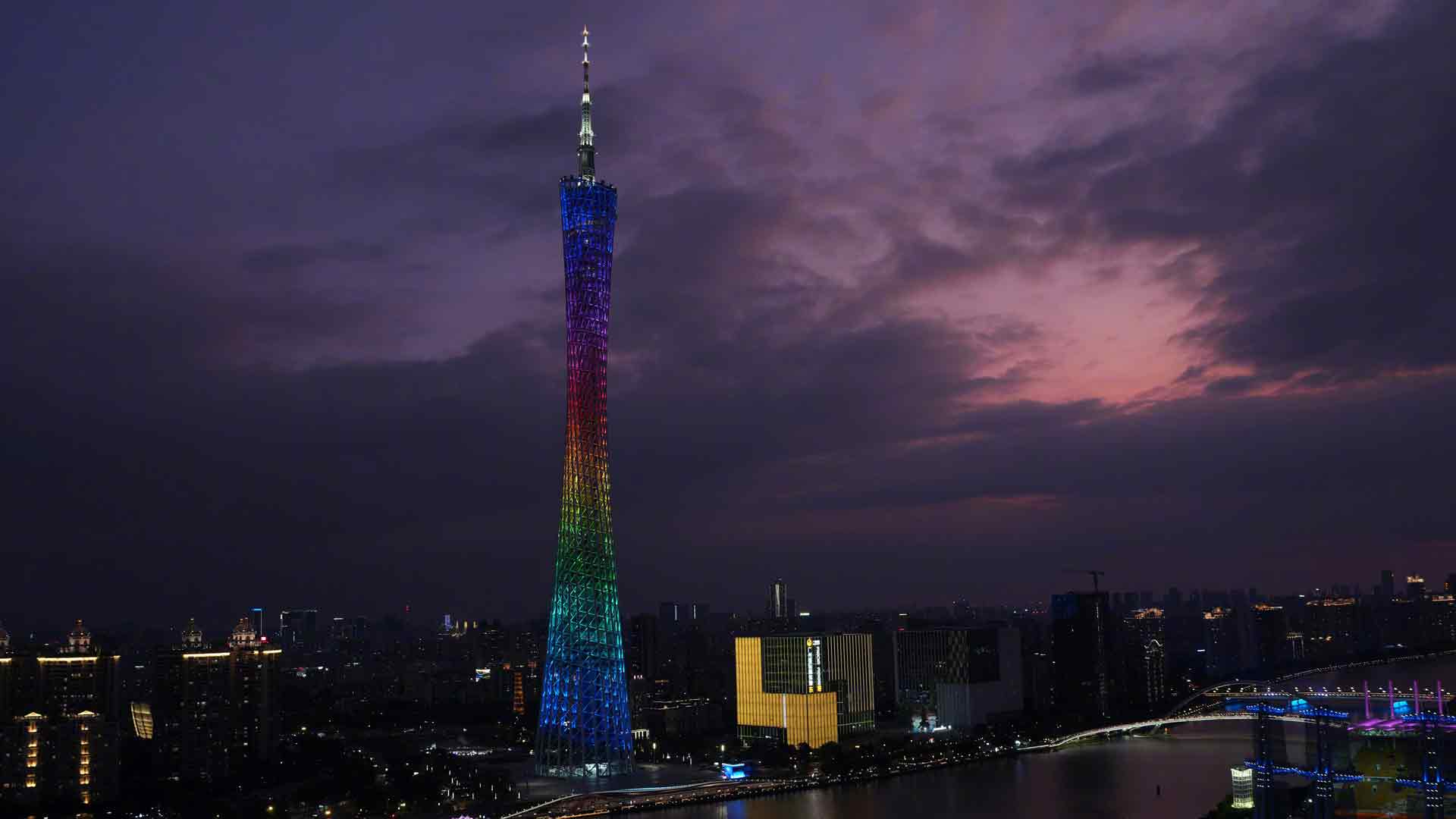 广州塔城地标建筑夜景