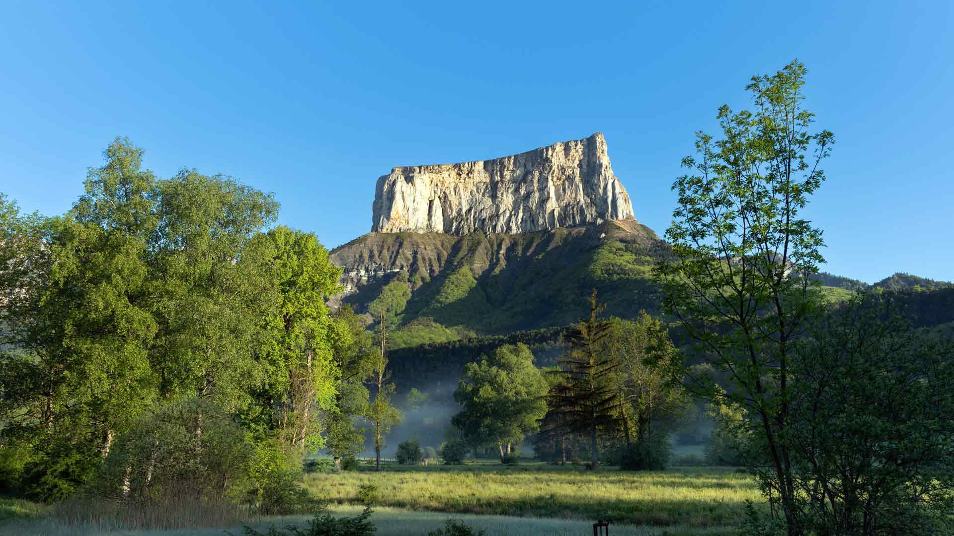 森林旅行山谷岩层