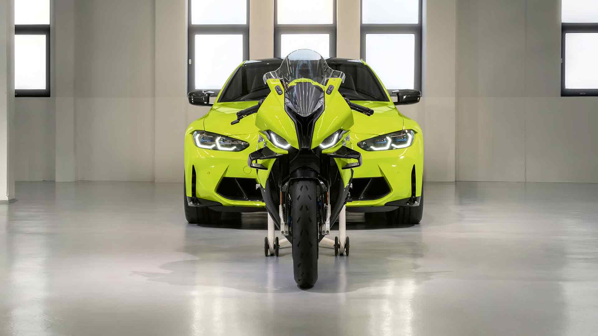 宝马 M 1000RR M4 酸性绿展示桌面壁纸