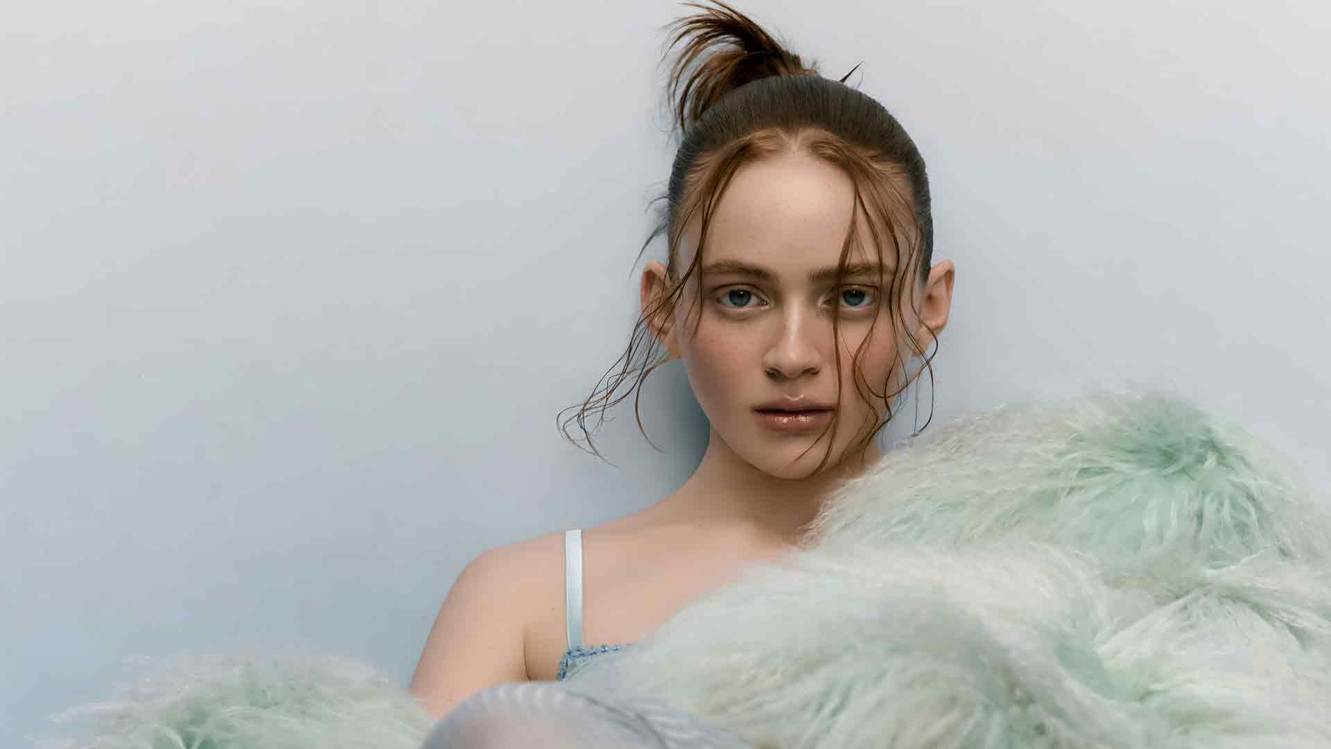 萨迪·辛克 女演员 薄荷绿皮草大衣 桌面壁纸