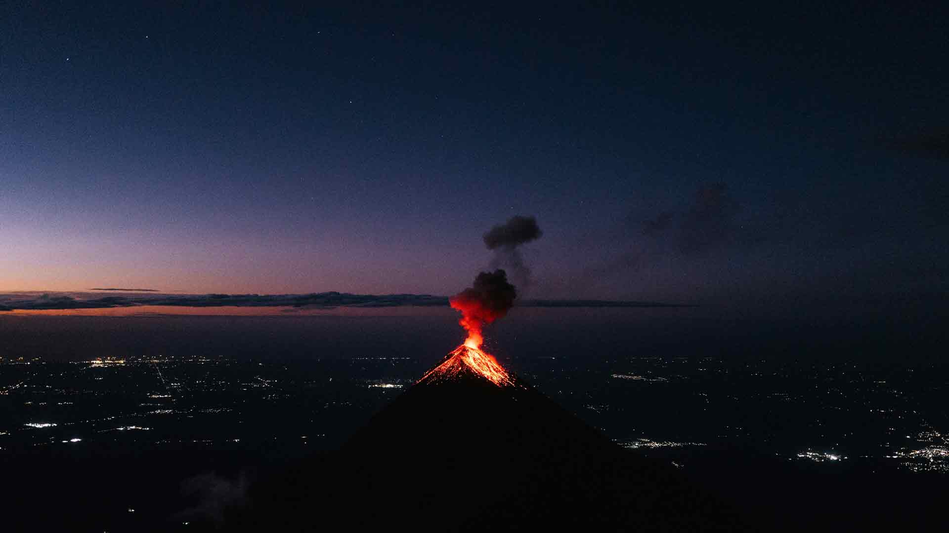 危地马拉日出 El Fuego 火山喷发