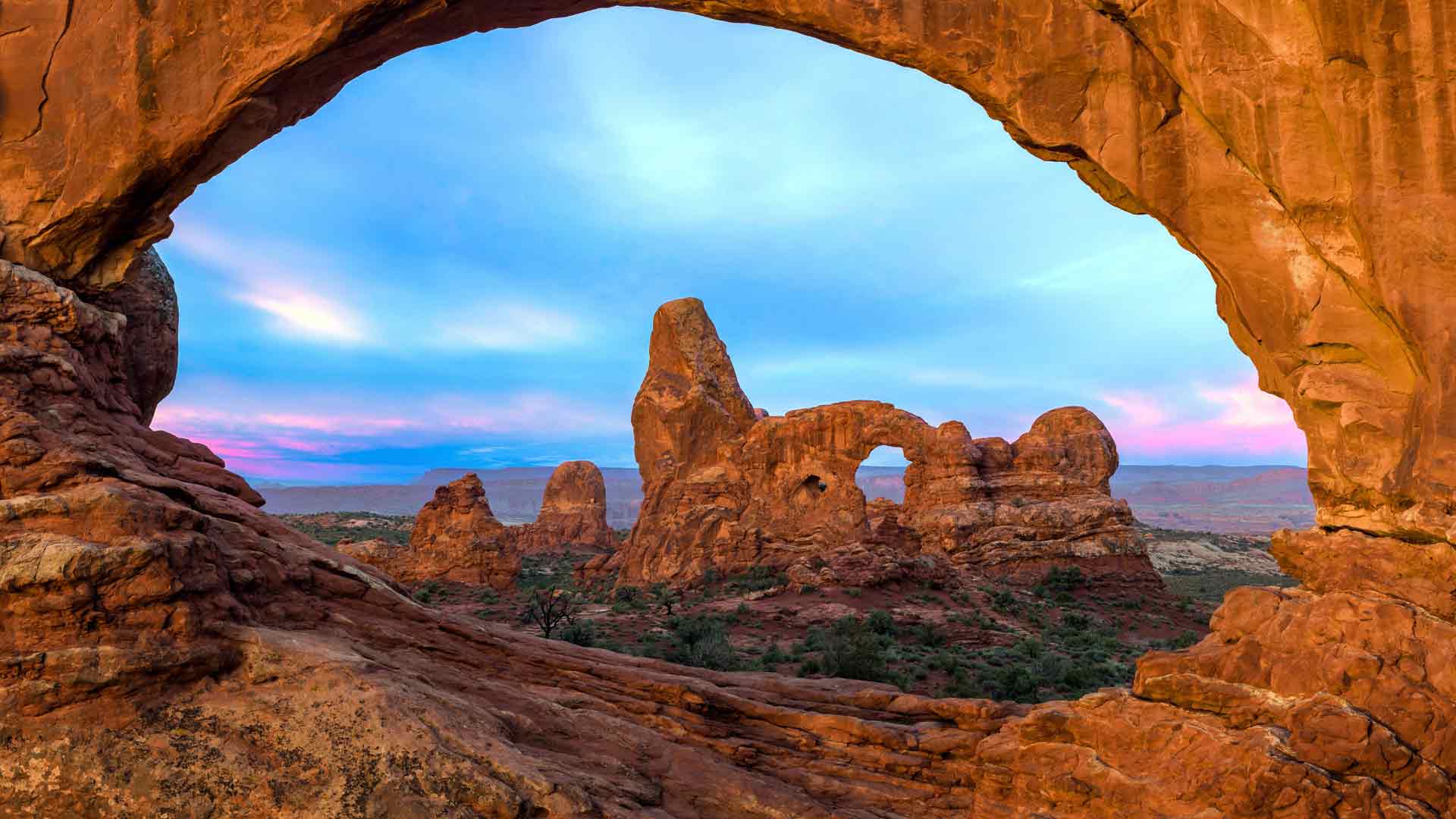 国犹他州红岩拱门国家公园山谷