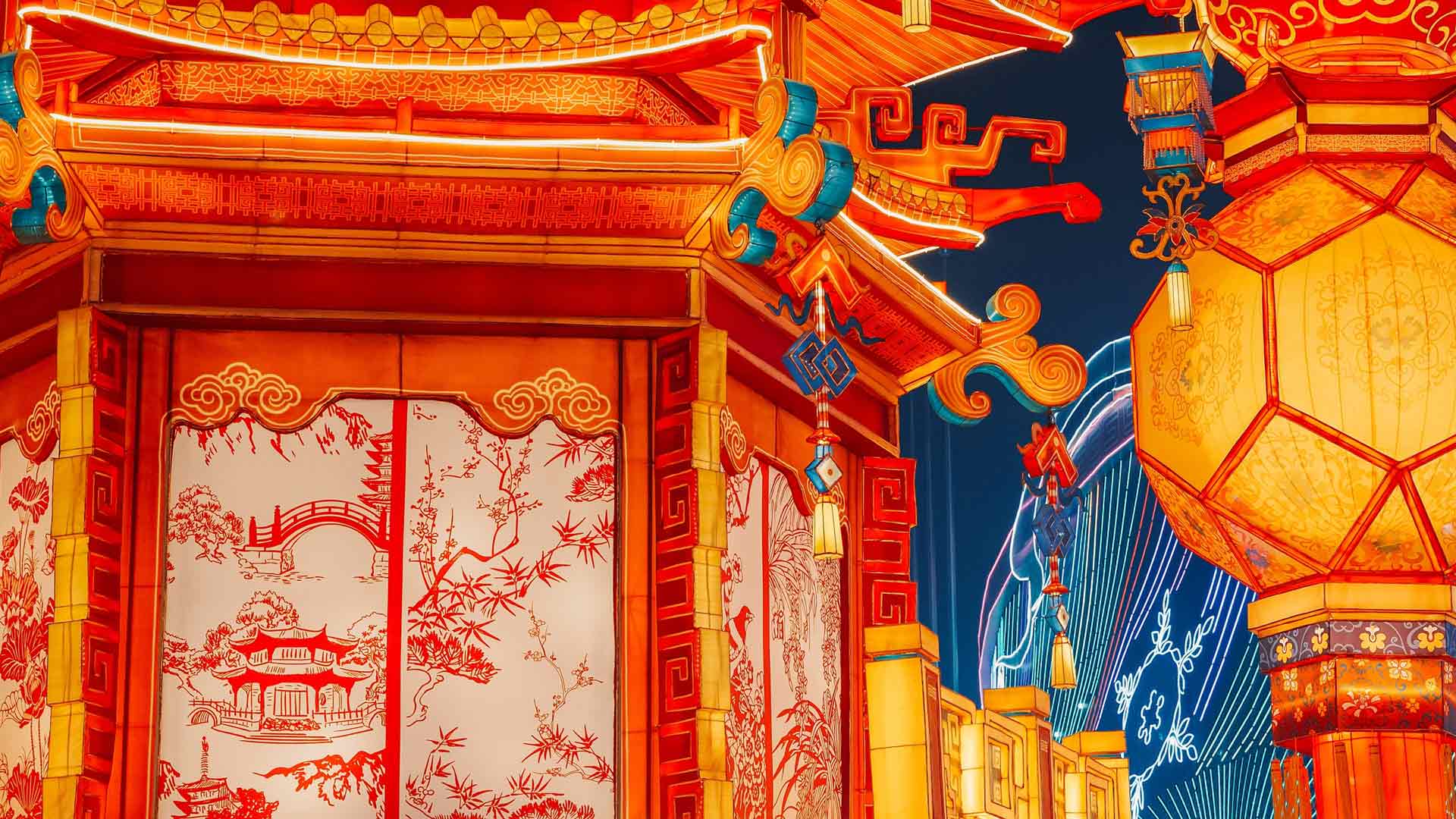 元宵节期间悬挂的宫灯，北京自贡灯会现场，北京，中国