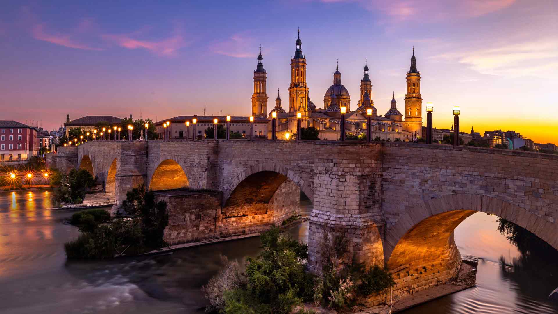 历史建筑石桥河黄昏之城