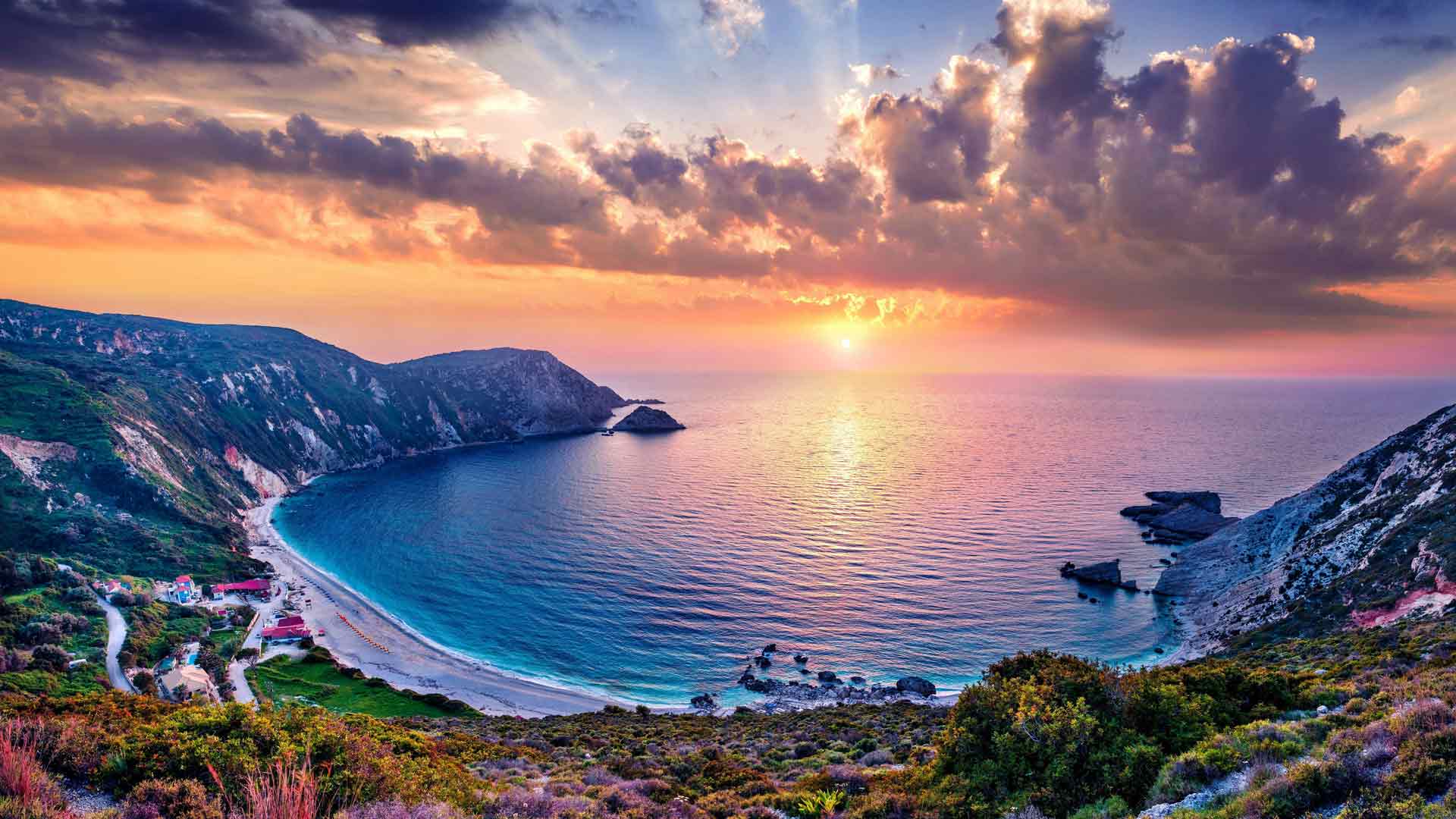 希腊凯法利尼亚岛佩塔尼海滩海景日落