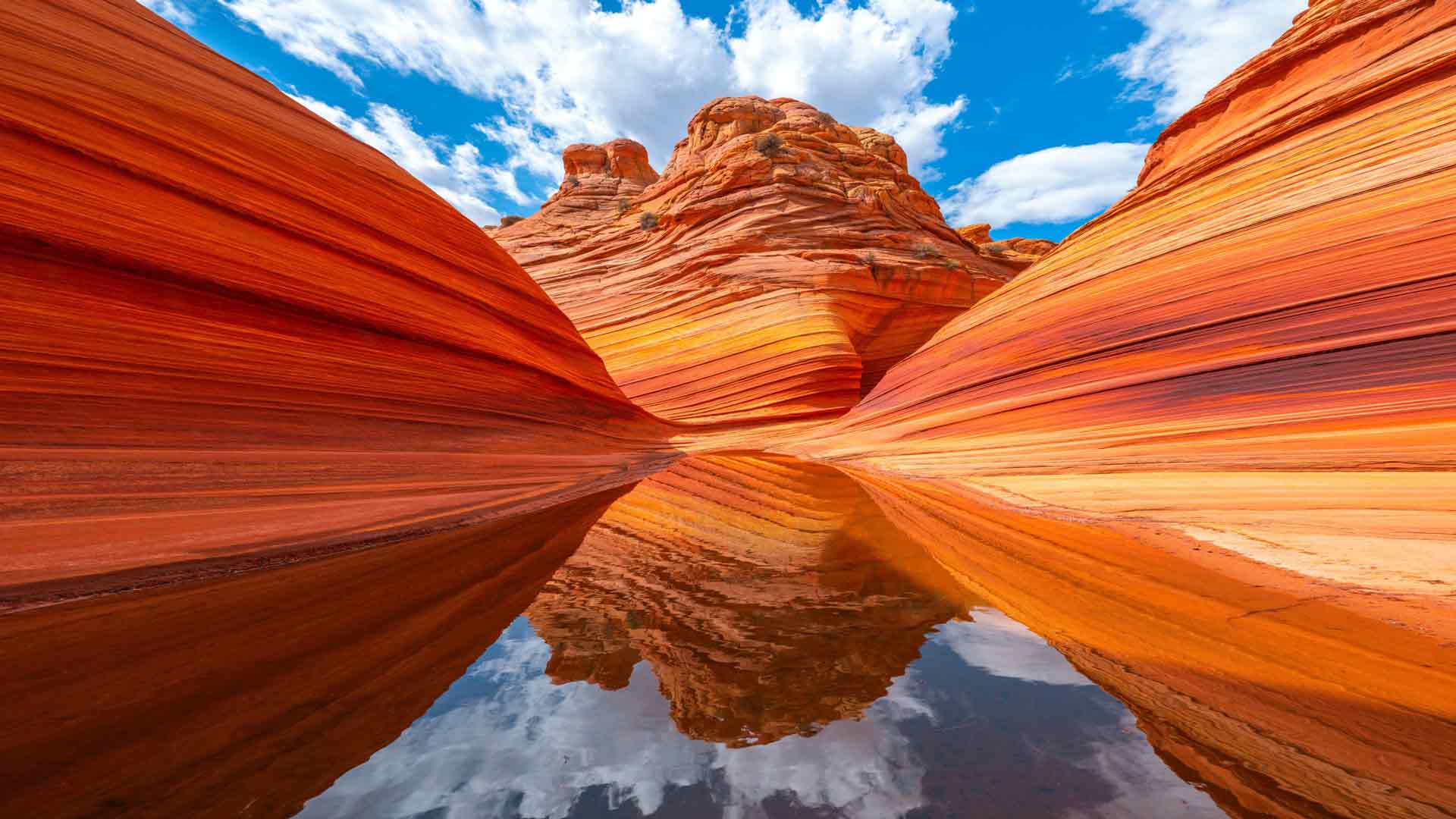 犹他州红岩晴空峡谷倒影