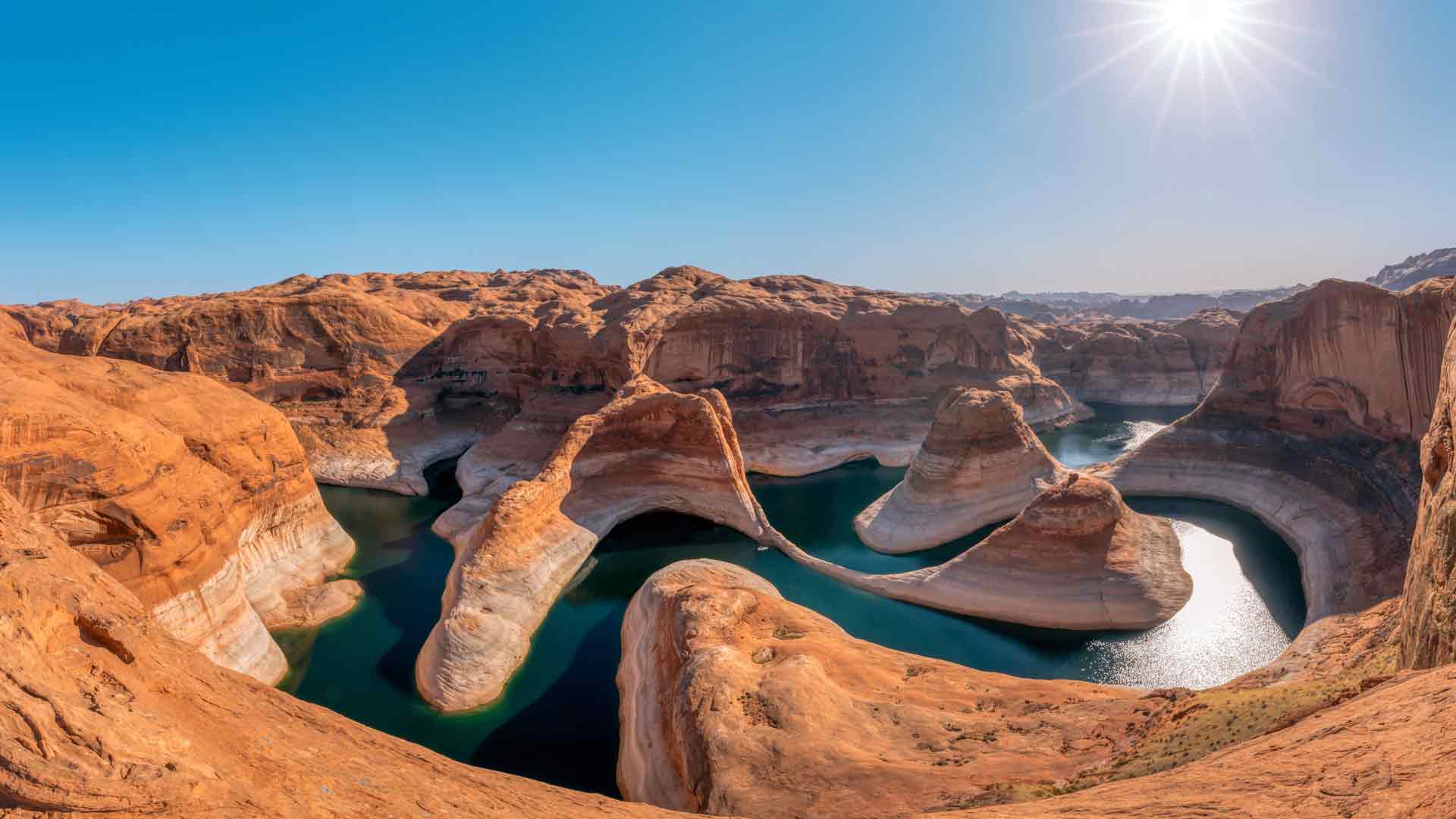 阳光明媚的马蹄湾峡谷，夏季，亚利桑那州，美国