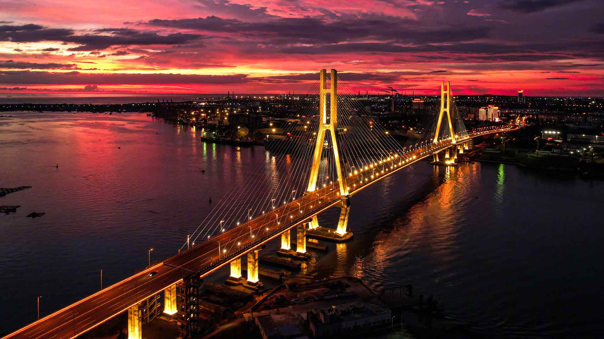 海南自由贸易港杨浦大桥夜景
