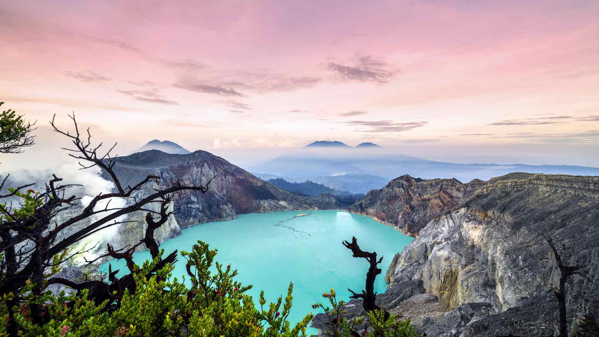 印度尼西亚东爪哇火山日出湖景